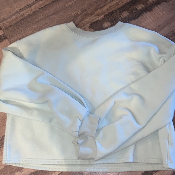 light green cropped sweatshirt - Picture 3 of 5